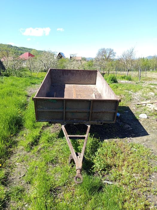 Tractor U445+ remorcă