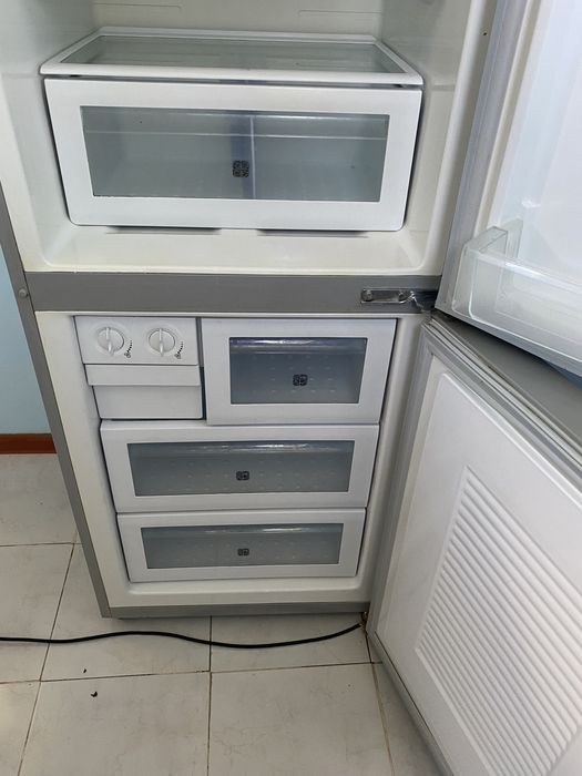 Холодильник Samsung 180 на 60