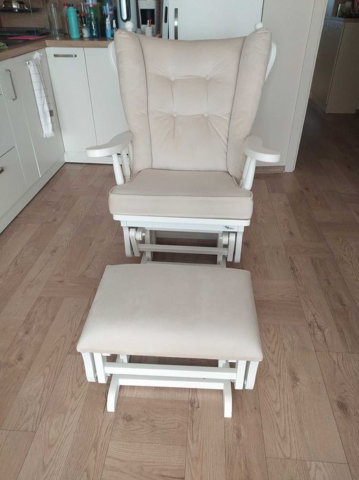 Стол за кърмене за новородени