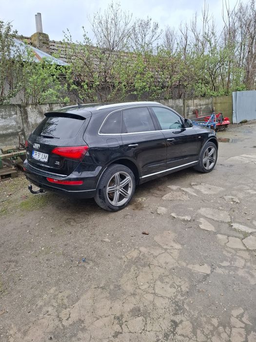 Vând Audi Q5.      .