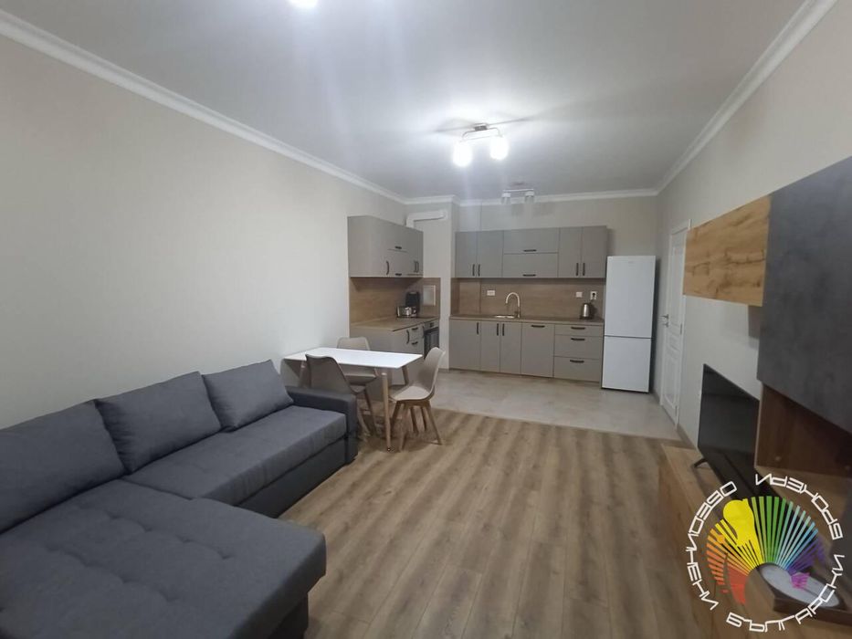 Дава се под наем Двустаен апартамент в Бургас, Изгрев - 59 кв.м за 561 € - Снимка #1