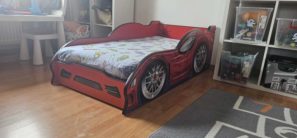 Patut copii baieti 2-8 ani model Masina Spider Man, saltea 140x70 inclusa si leduri luminoase
