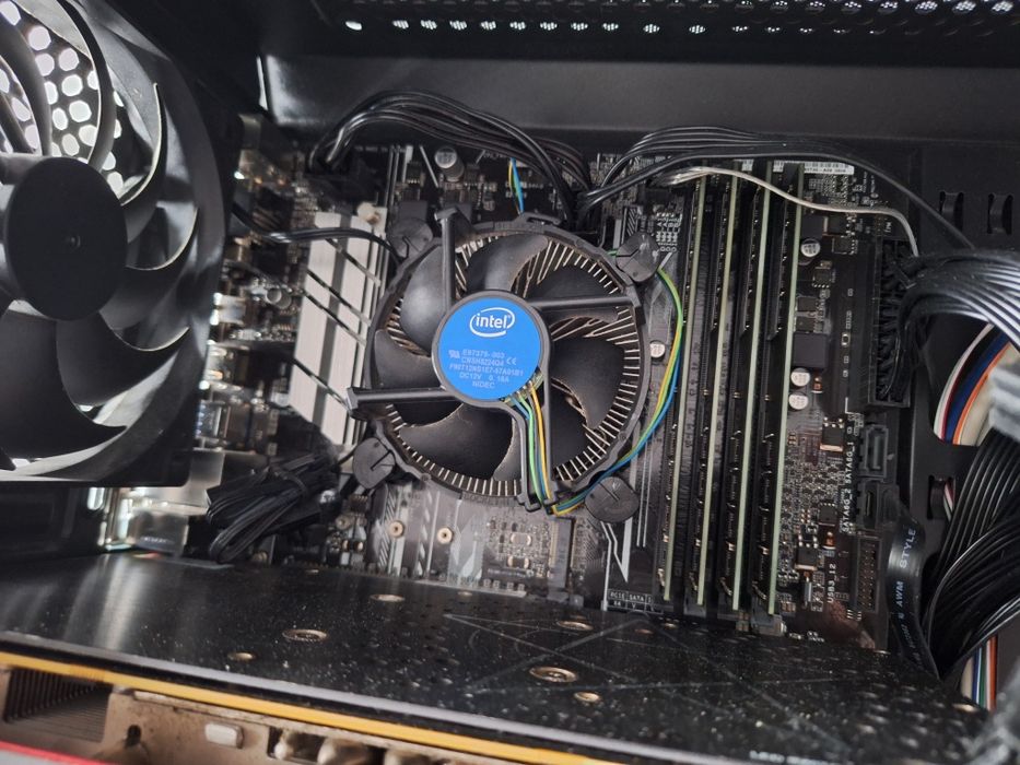 Геймърски компютър | RX 580 8GB | 32GB RAM | 256GB SSD | 1TB HDD |