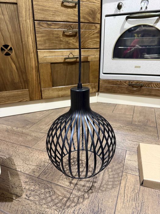 Lustra metalica Jysk, Ferdus