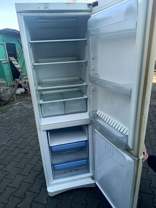 Combina frigorifica Indesit