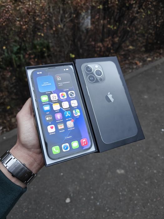 V/S iPhone 13 Pro - ca NOU