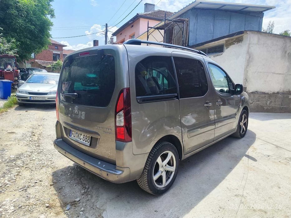 Продавам Peugeot partner