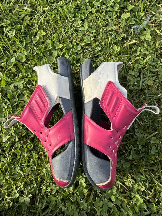 Sandale roz Nike marimea 23,5