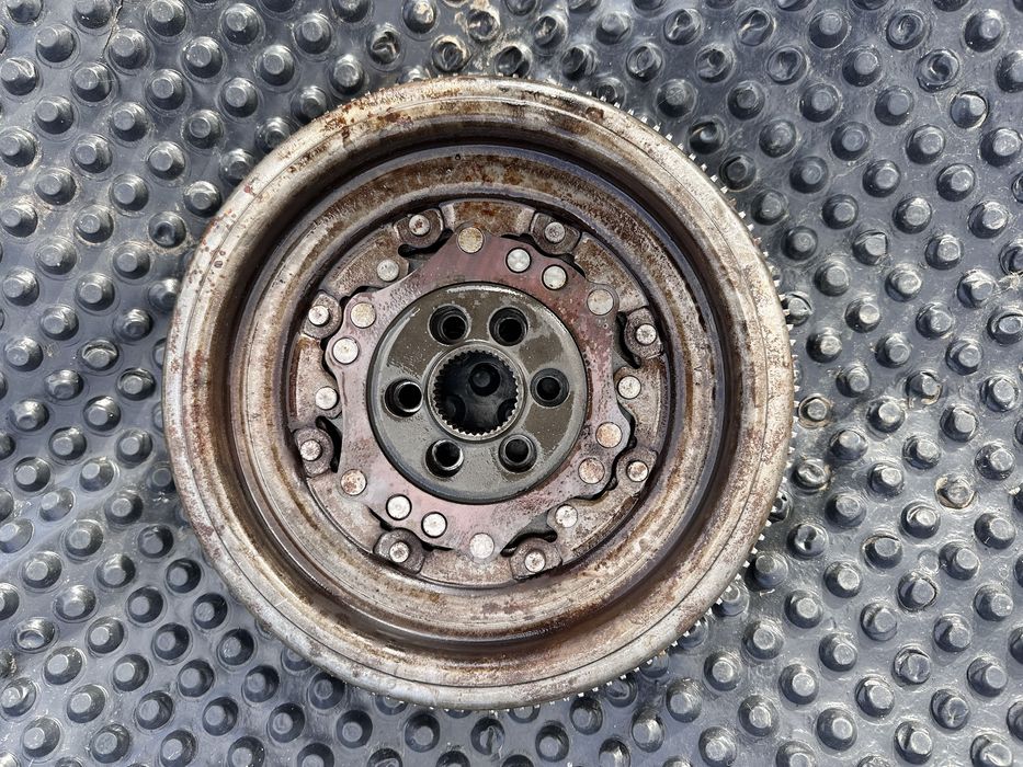 Двумасов маховик Audi A3 8P 2.0 TFSI автоматик (DSG)