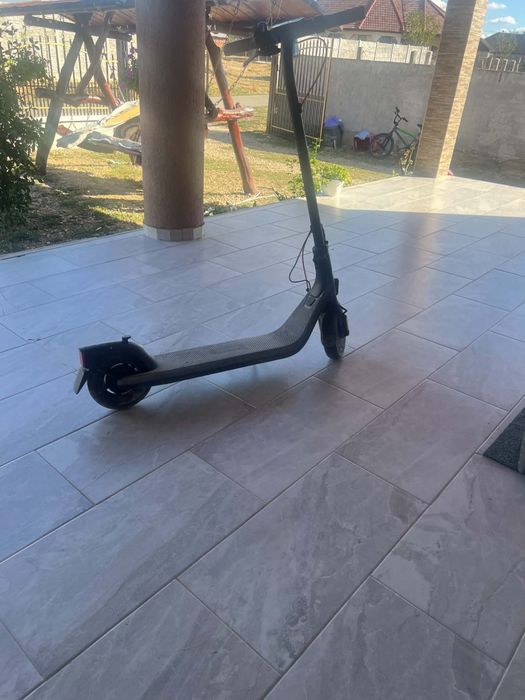 Vând trotineta electrica aproape noua