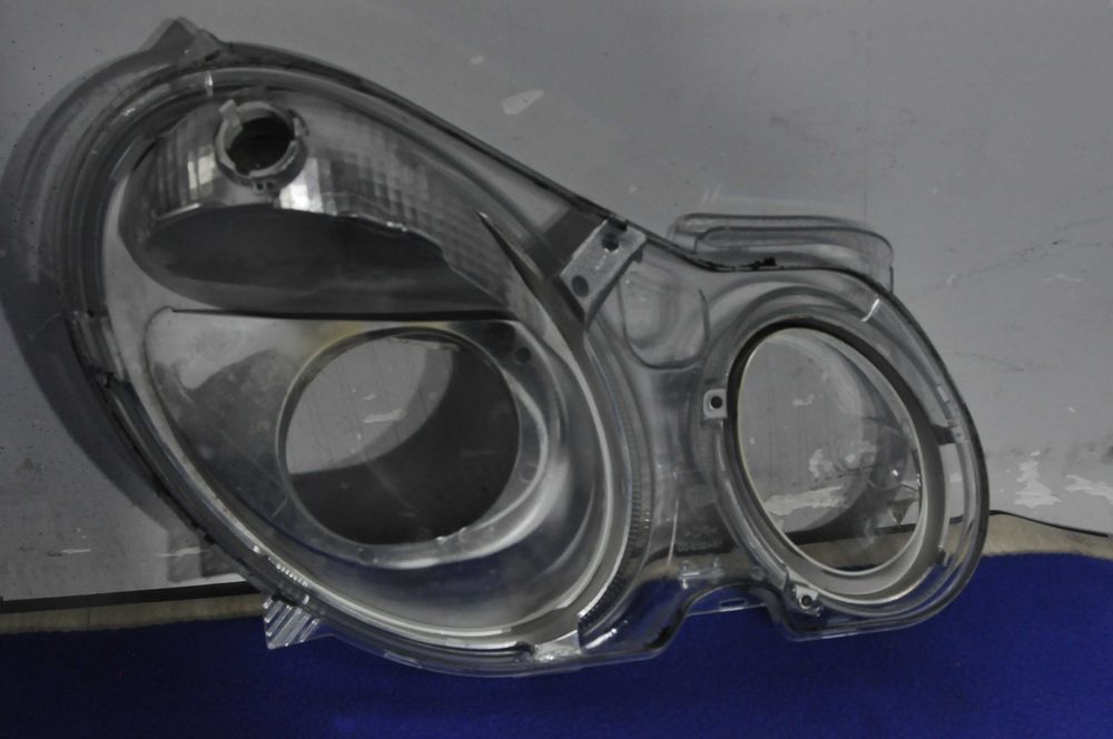 Стекло фары Mercedes-Benz E-Class 2002 W211