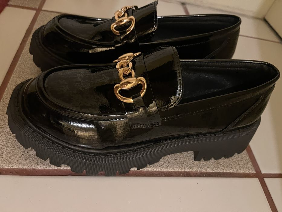 Стилни дамски обувки с моден дизайн