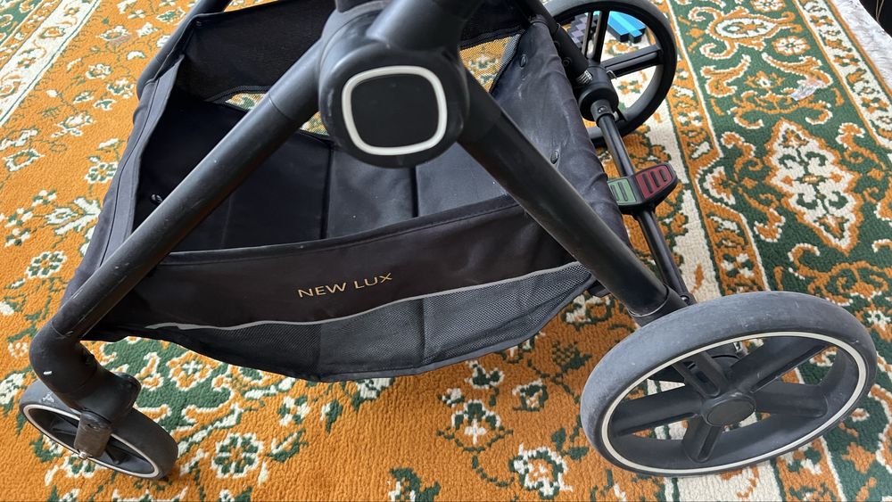 Продам коляску от рождения