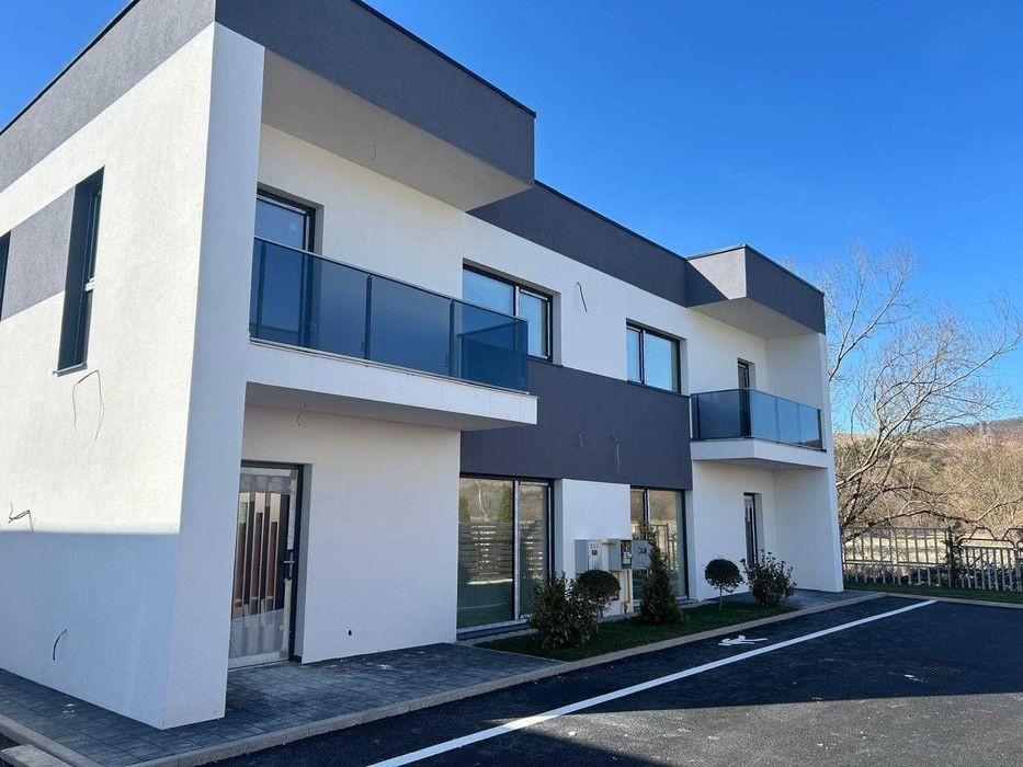 Duplex 5 cam.finisat/133 mp utili+Teren/Zona Tineretului/Comision 0%