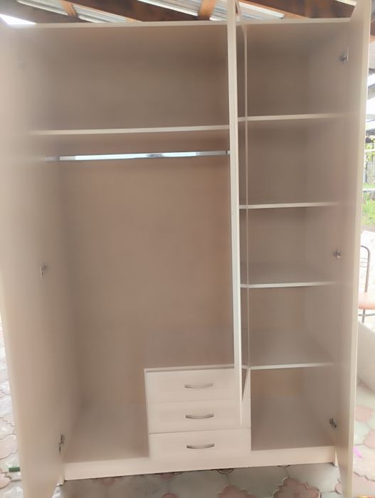 Продам шифоньер в хорошем состоянии