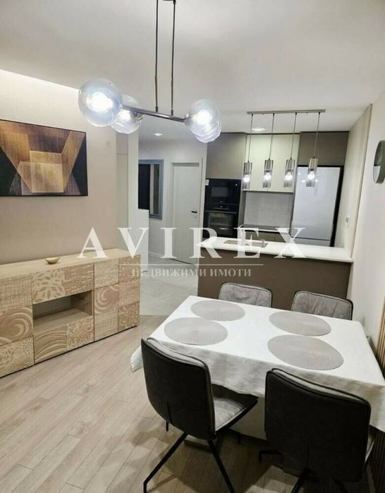 Дава се под наем Тристаен апартамент в Пловдив, Център - 100 кв.м за 698.19 € - Снимка #1