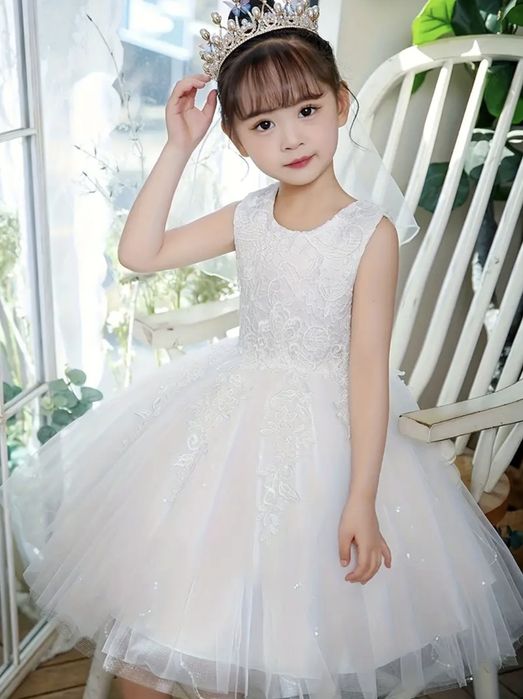 Шикарное белое платье для выпускного 4 класса