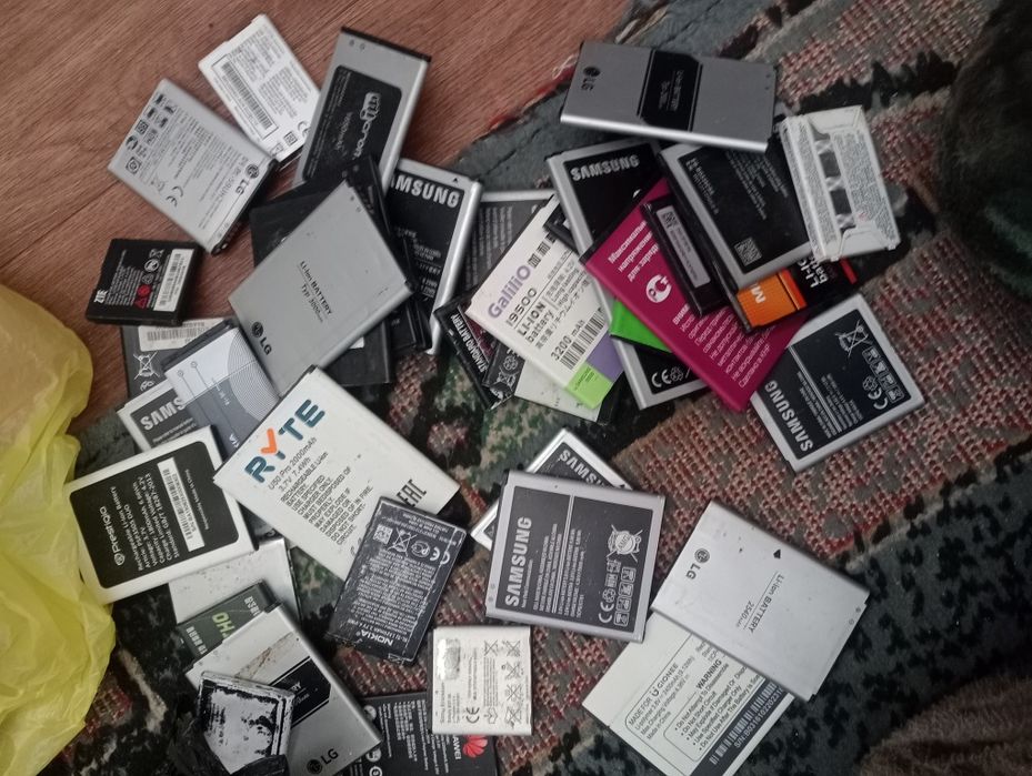 с дефектами+ 4 телефона марки ZTE