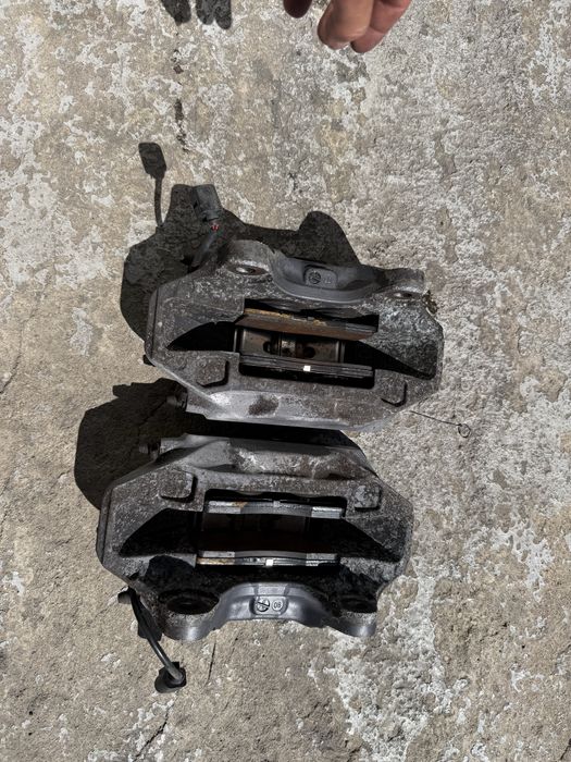 Предни спирачни апарати Brembo 17Z от VW Toureg