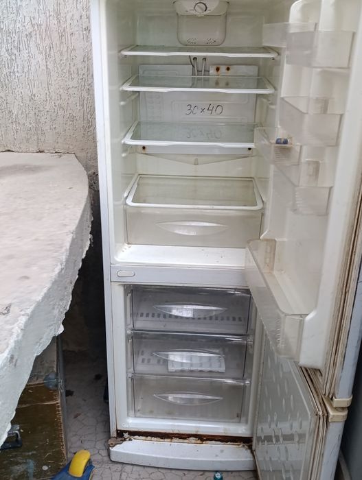 LG холодилниги сотилади