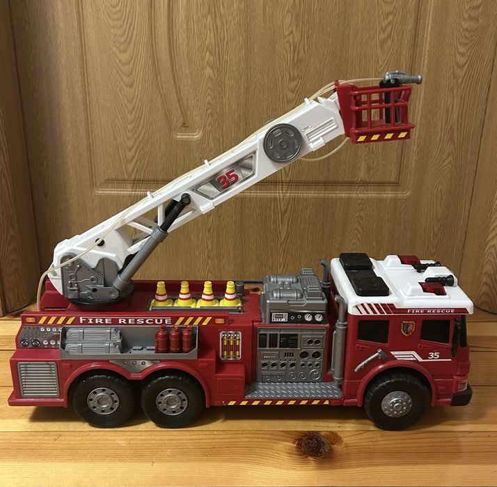 Детска играчка пожарна кола