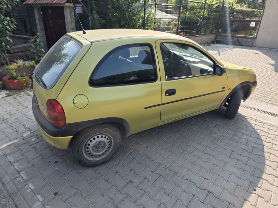 Гаражен опел без следи от ръжда