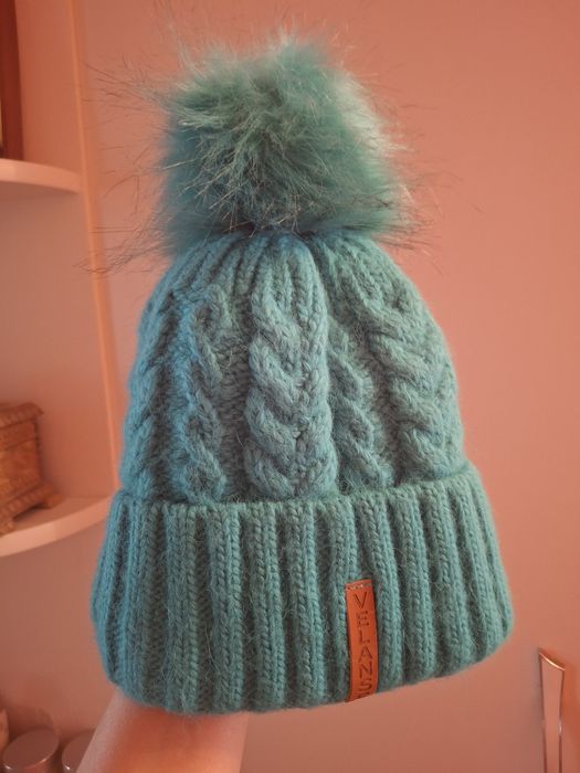 Продам  шапки женские