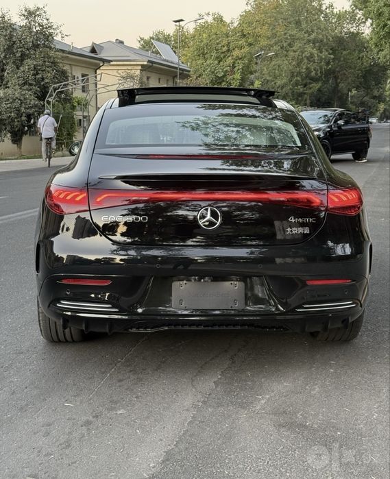 Mercedes-Benz EQE 500 4MATIC - 2025 yil