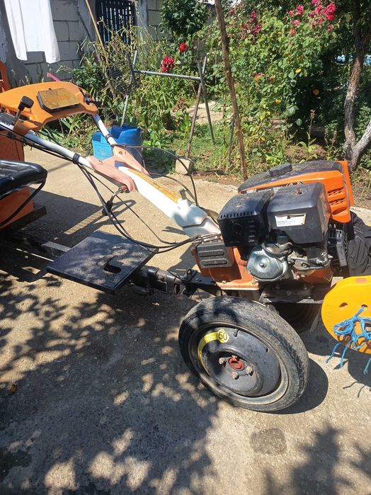 Motocultor cu remorca