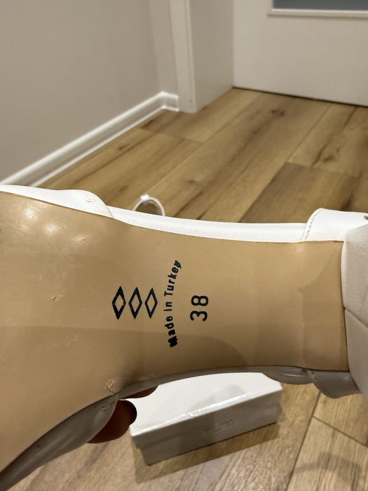 Дамски сандали - бели, червени, бежови