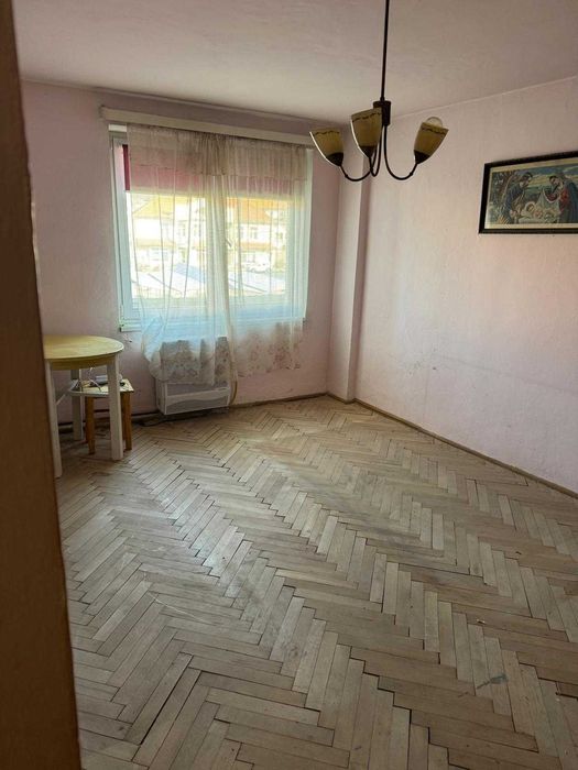 Vând apartament 2 camere, etaj 1, decomandat, DISPONIBIL IMEDIAT