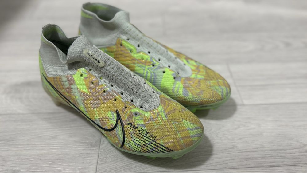 Фтбольшые бутсы