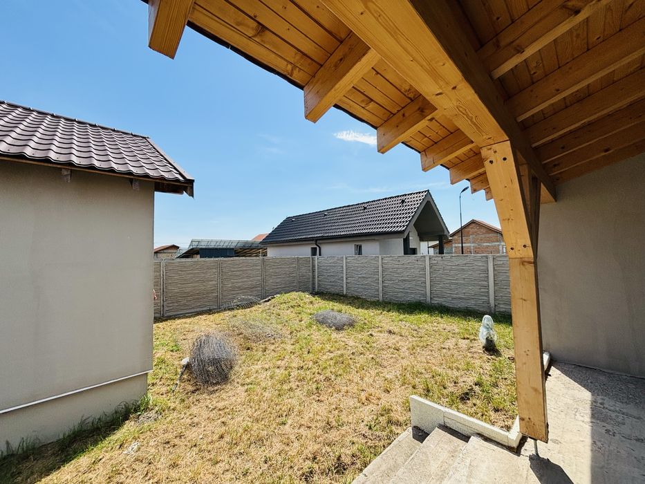 Casa individuala la gri de vanzare