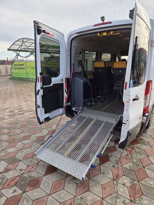 Ford Transit 9 locuri