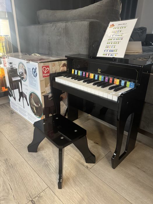 Дървено пиано със столче Hape