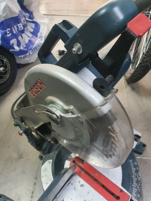 Настолен циркуляр BOSCH GCM 10