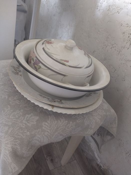 Продам отдам посуду,тумбу