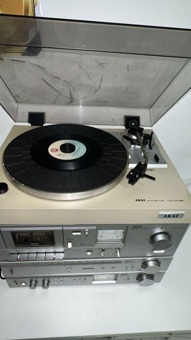Linie Akai  de vinzare