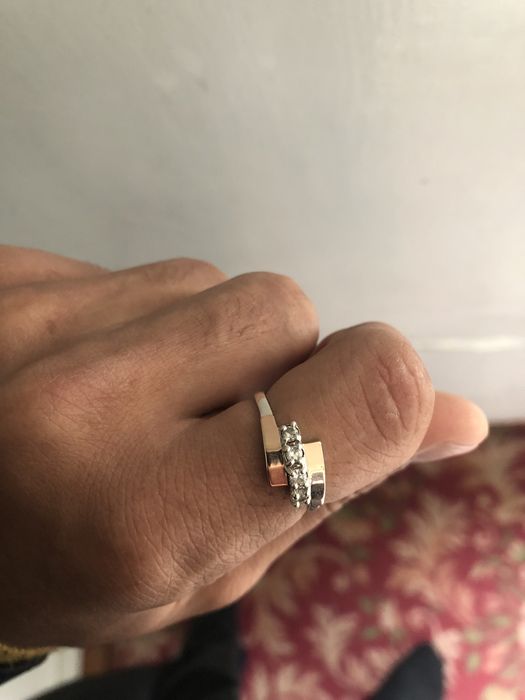 1 ta sirga va bitta kamplekt Sirg’a uzuk.