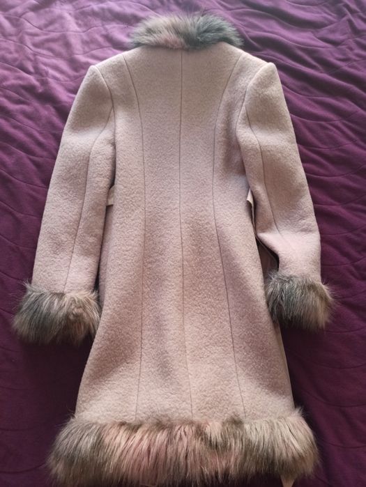 Елегантно вталено вълнено палто, размер м