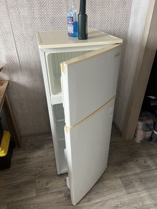 Продам холодильник Daewoo FR-171