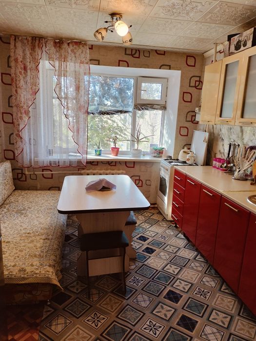 Срочна продам 1 кв 2 этаж , 8500 млн