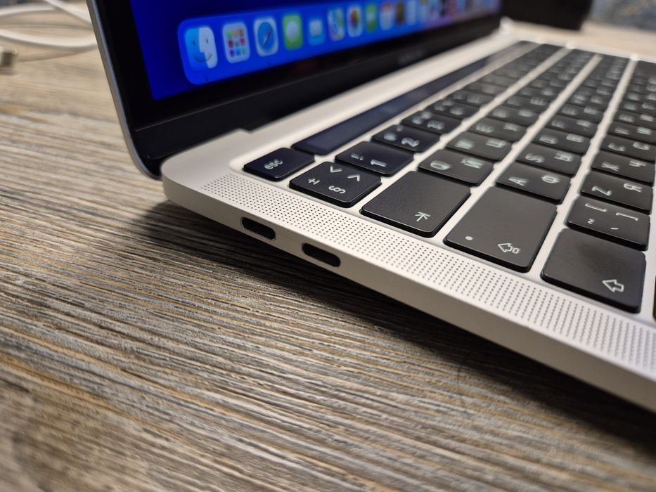 MacBook Pro M1 2020 сост хорошее