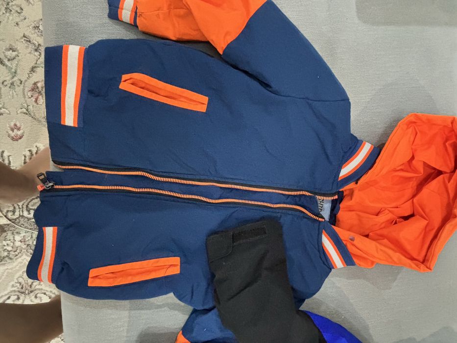 Продам детские куртки