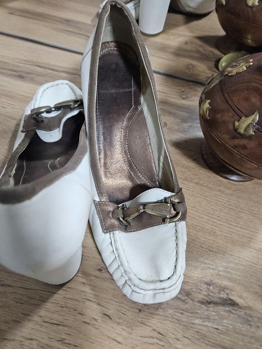 Продам женские туфли