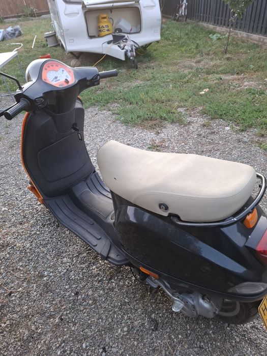 Scuter Piagio Vespa 50cc ,se conduce cu cat. B