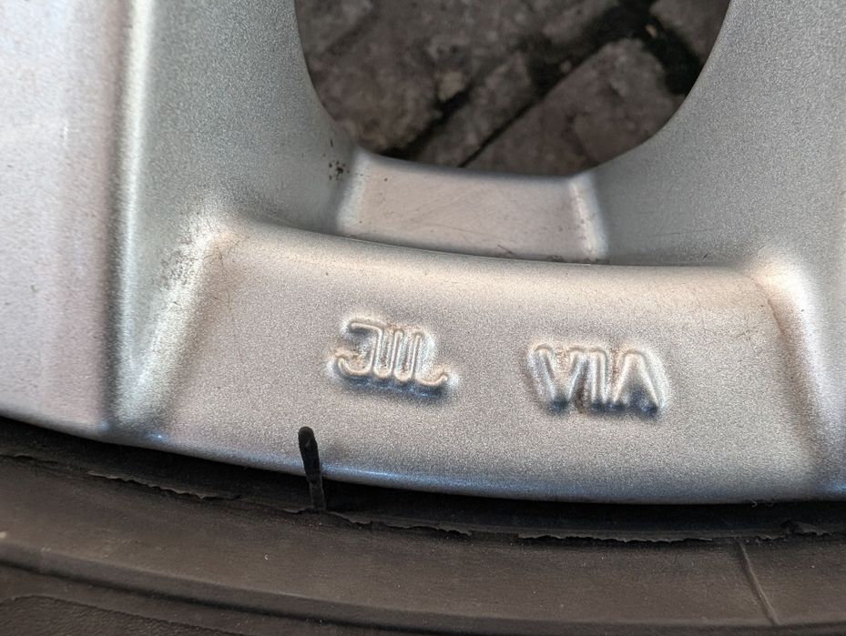 Алумиеви джанти 16" + летни гуми и вентили със сензори за налягане