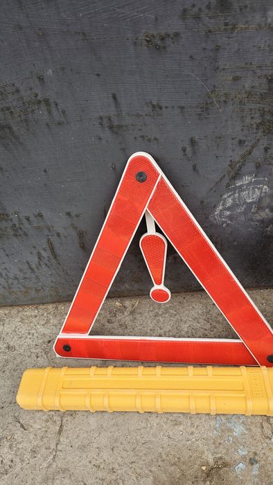 Огнетушитель ОП-2 и Аварийный знак