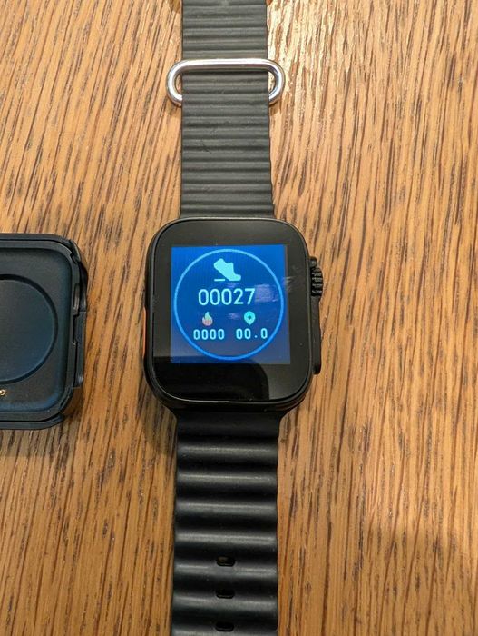 Ceas smartwatch Ultra 8, negru, cu puls, pași și încărcător USB