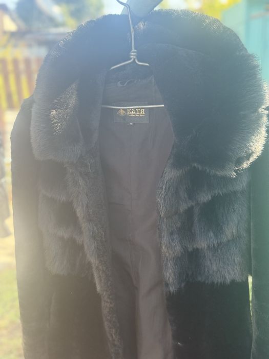 Продам шубу Мутон с отделкой норки